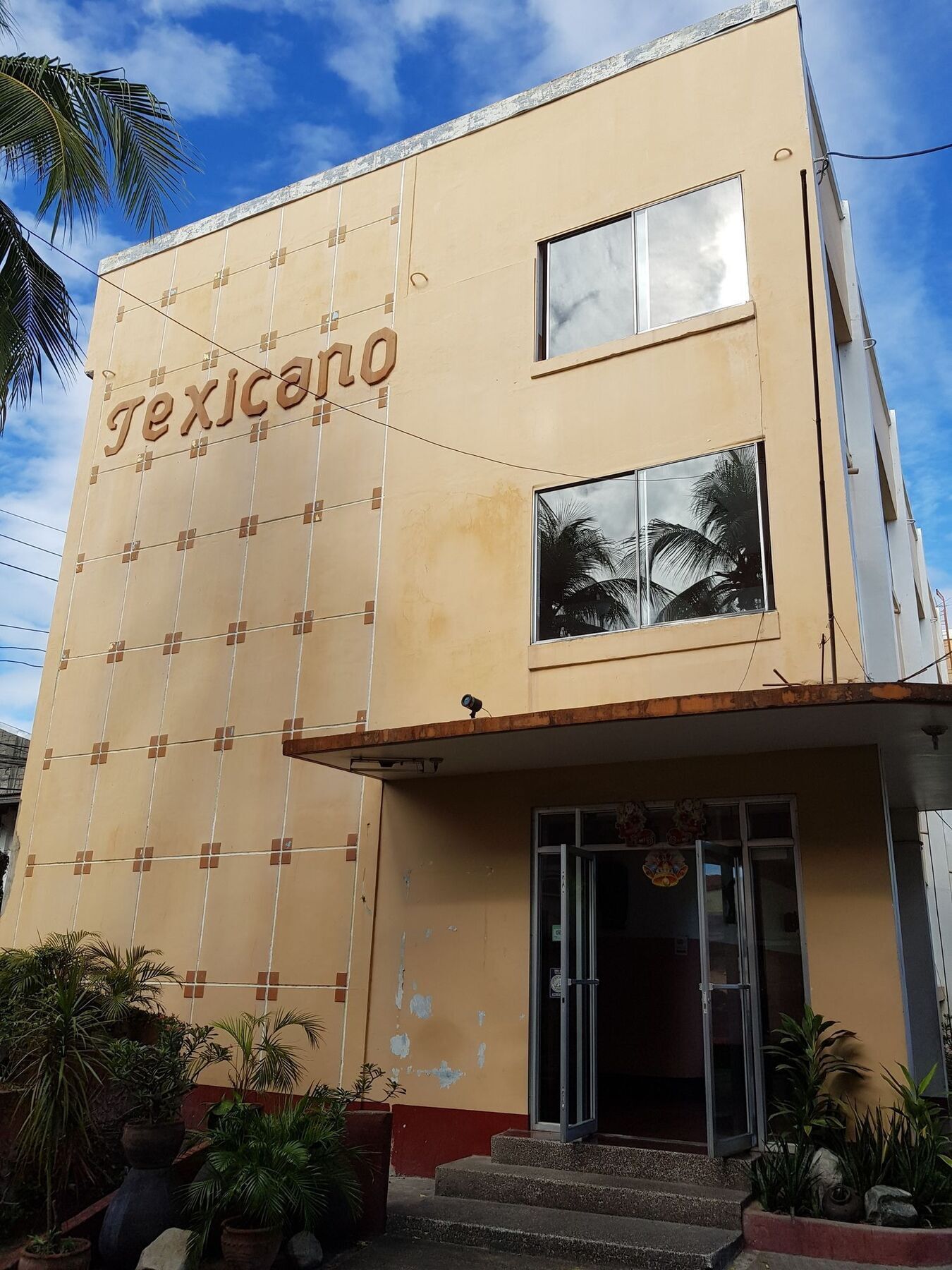Texicano Hotel Main Laoag Bagian luar foto
